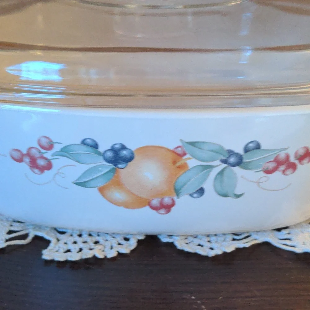 Vintage Corning Ware Abundance Pattern 2 Quart Casserole Dish with Lid